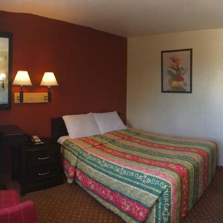 Hilltop Inn & Suites Victorville Exterior photo